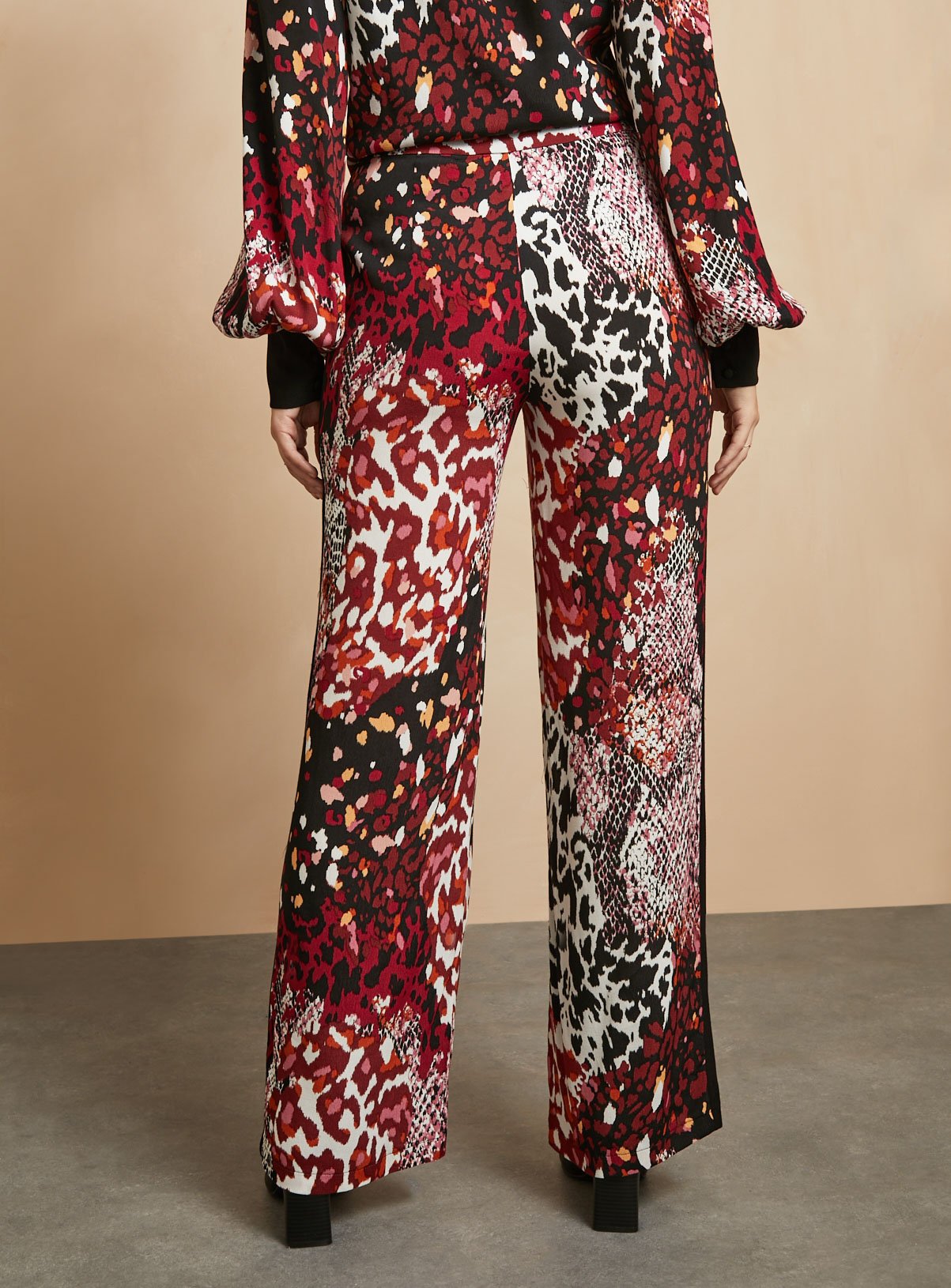 EVERBELLE Animal Print Wide Leg Trousers 14 - Image 4 thumbnail
